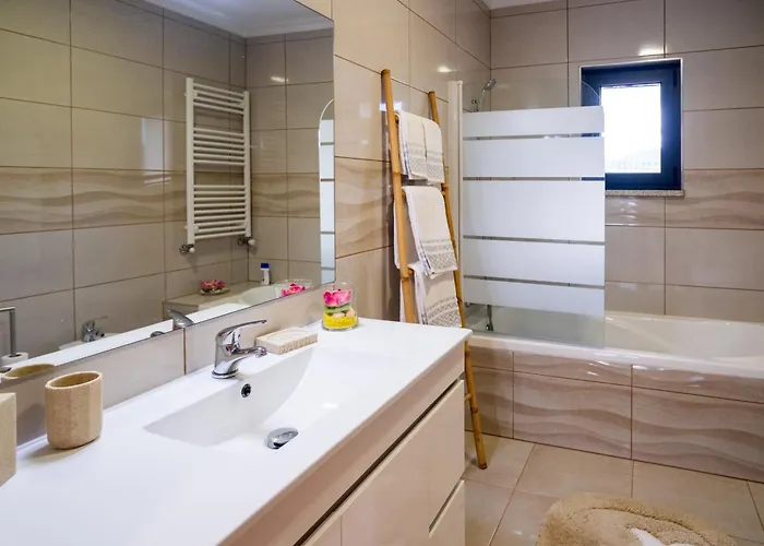 Casa Da Rosarinho - Casa De Ferias Com Piscina - *